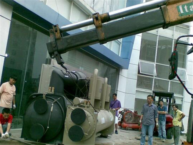 安定区随车吊和汽车吊的核心区别是什么？哪种更省钱？